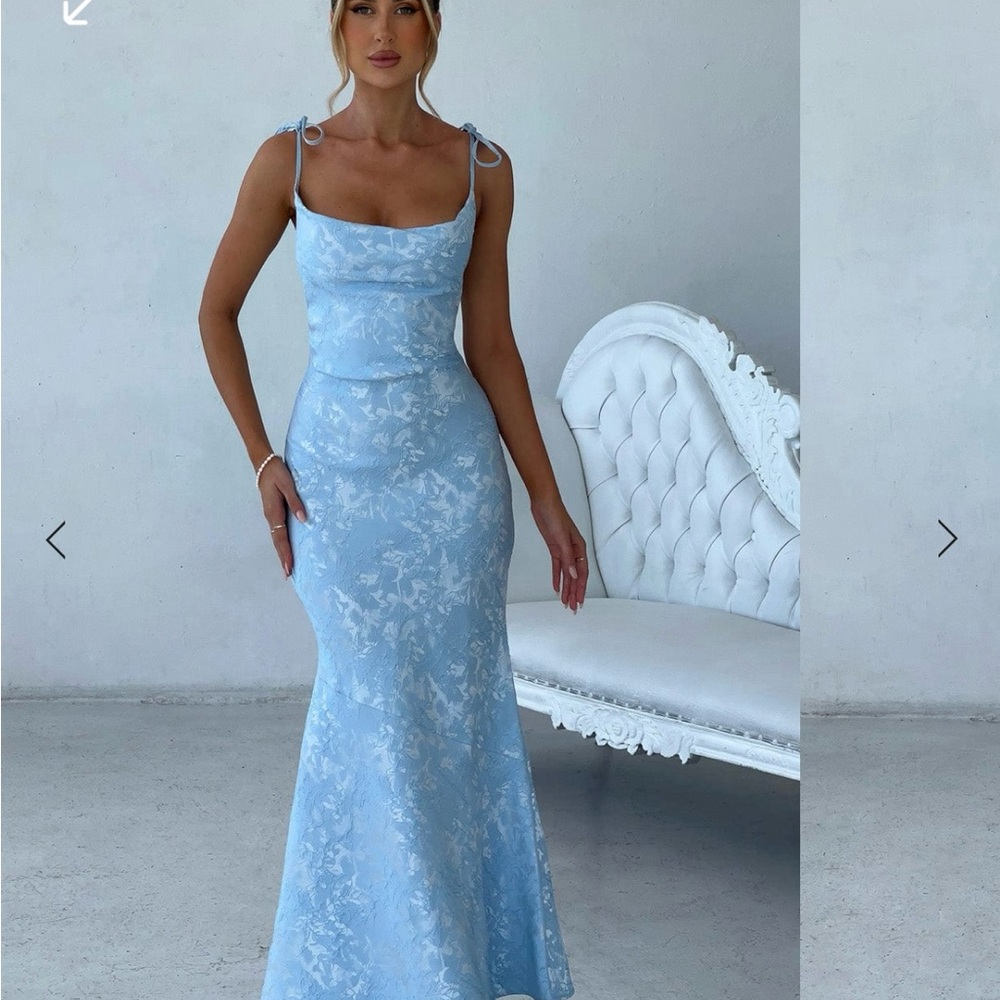 Elegant Blue Lace Evening Gown
